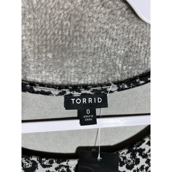 Torrid Leopard Double Knit Peplum Top Womens Size 0 US Large Gray Black Stretch - Picture 3 of 7